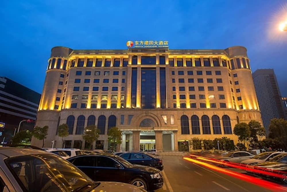 Wuhan Oriental Jianguo Hotel Bagian luar foto
